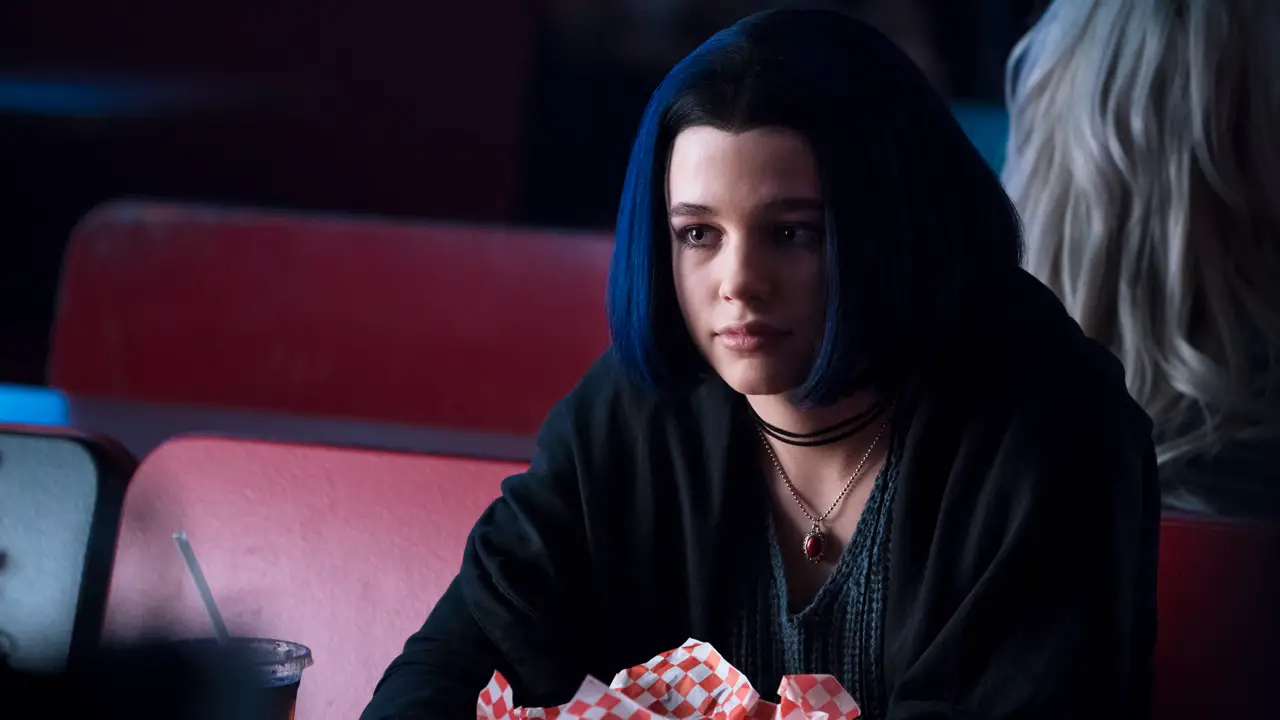 BTS Set Photos Further Tease Raven’s Classic Look On ‘Titans’