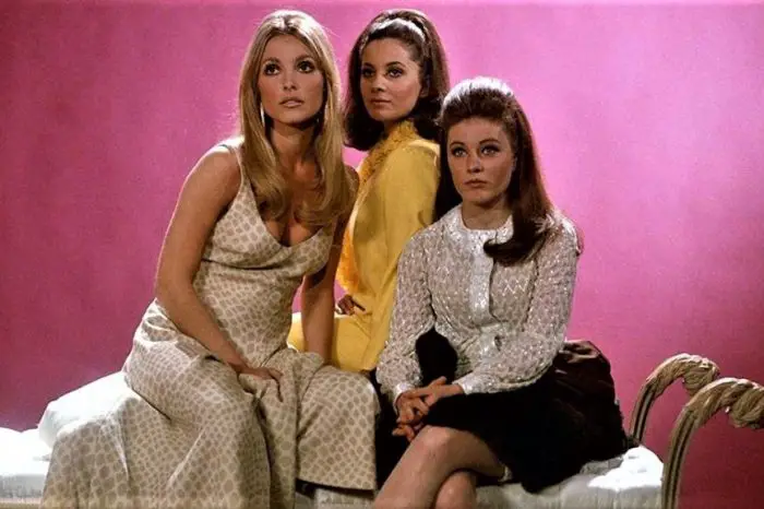 Full Circle Flashback: 'Valley of the Dolls' Review: "In Remembrance"