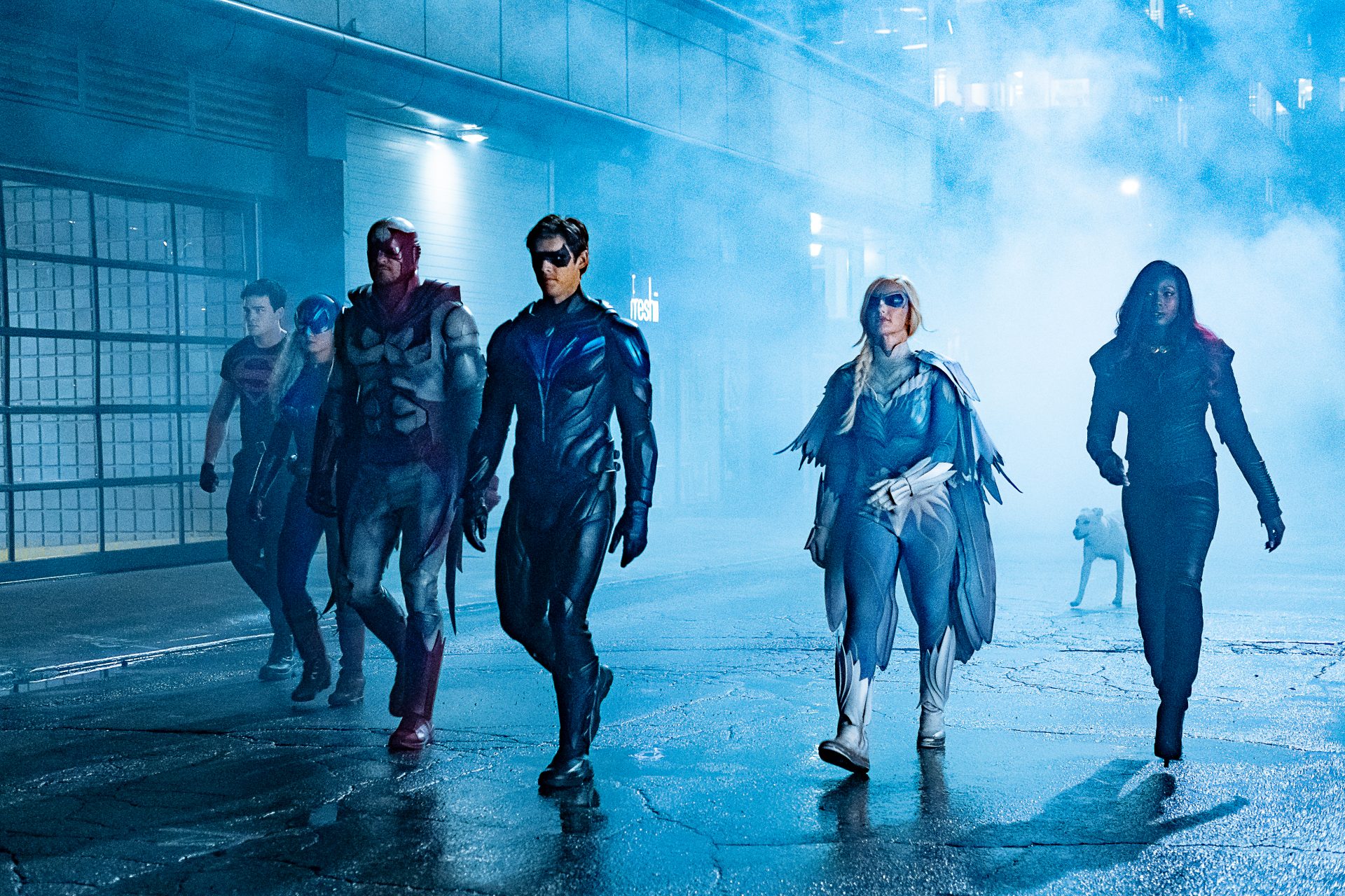 Nightwing Review Image - the team