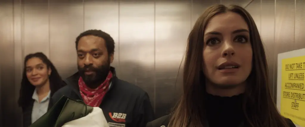 Locked Down - Anne Hathaway and Chiwetel Ejiofor in an elevator with an extra
