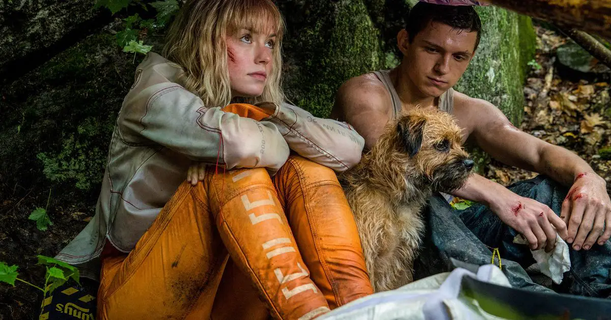 Chaos Walking - Daisy Ridley and Tom Holland with dog as Viola, Todd and Manchee