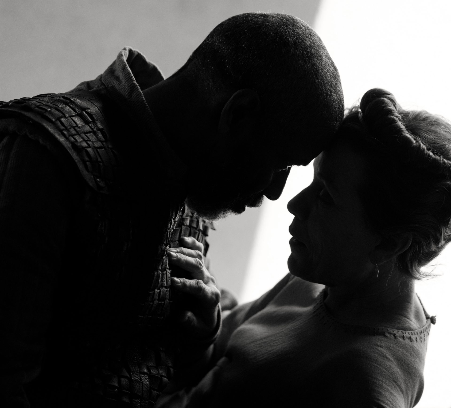 ‘The Tragedy of Macbeth’ Review: “Insanity is Becoming”