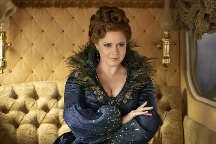 Disenchanted - Giselle (Amy Adams) in a blue dress on a carriage seat